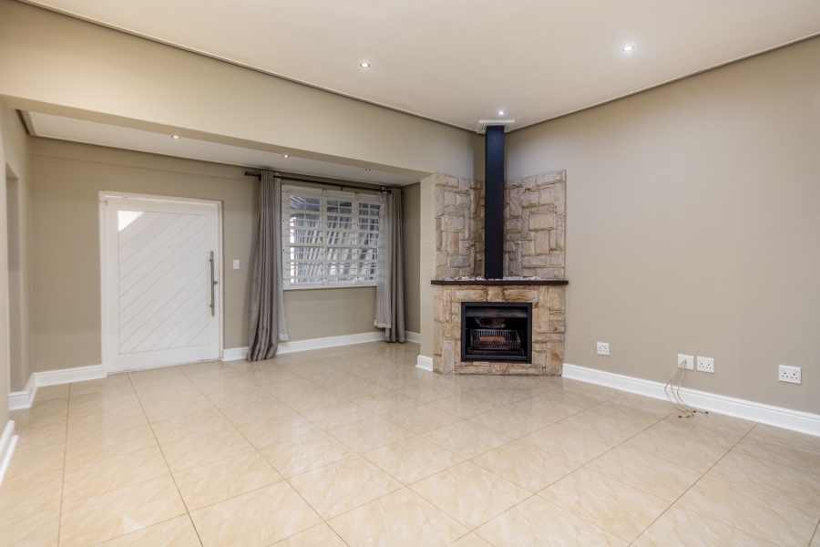 2 Bedroom Property for Sale in Claremont Western Cape